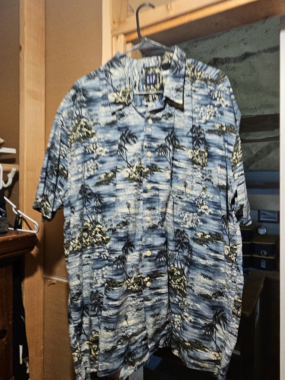 GAP Blue and Cream Tropical Short-Sleeve Button-Up Shirt
